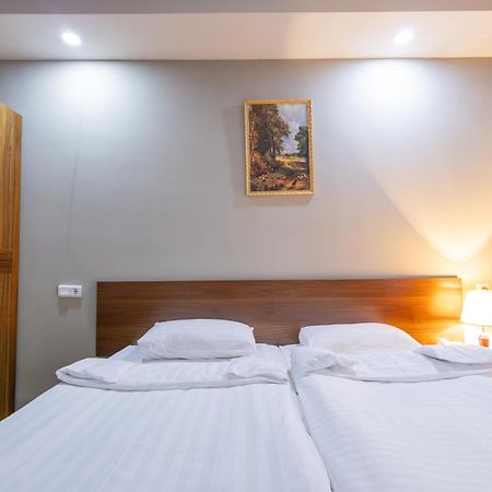 Gyumri Hotel Bagian luar foto