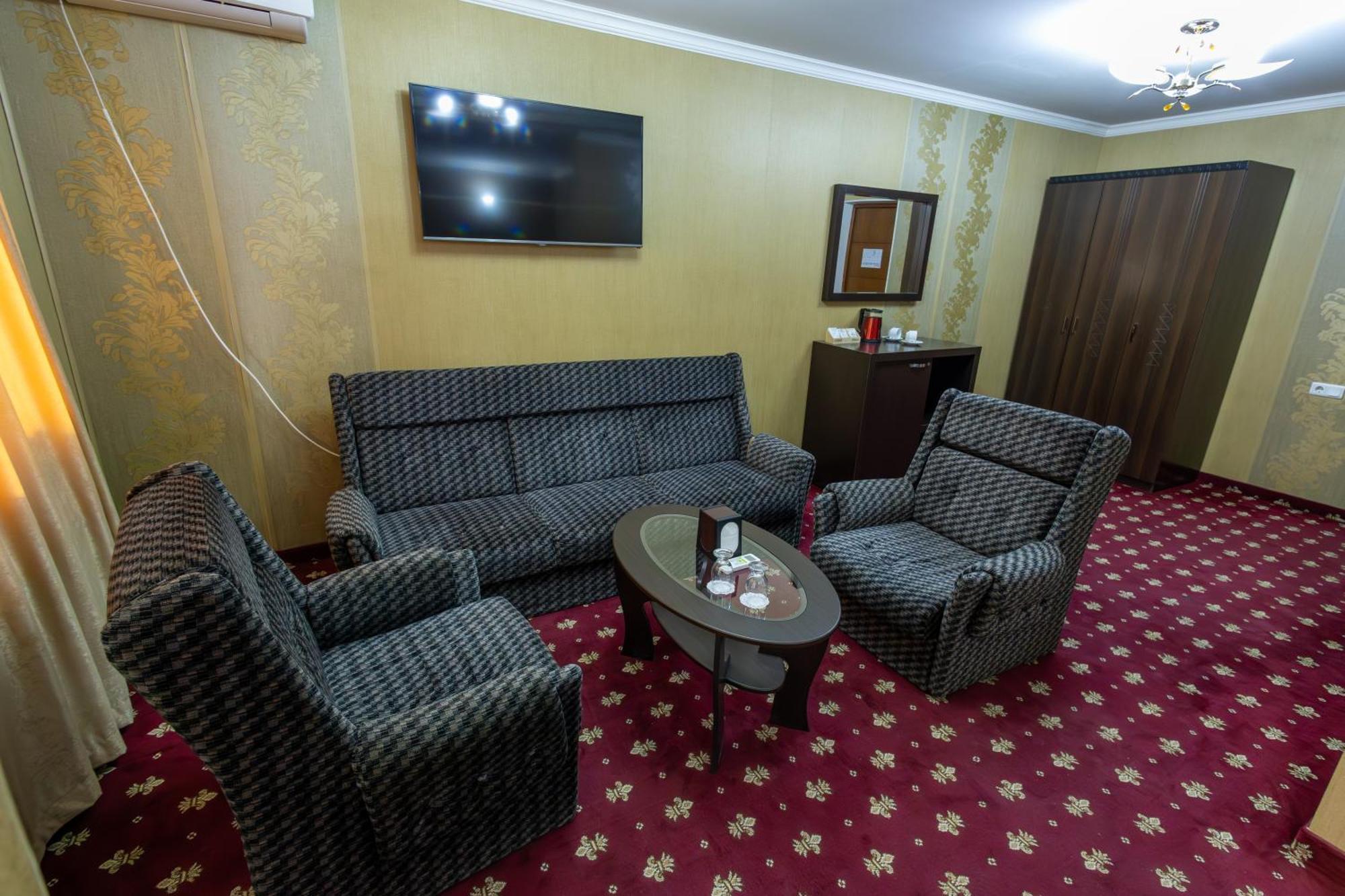 Gyumri Hotel Bagian luar foto