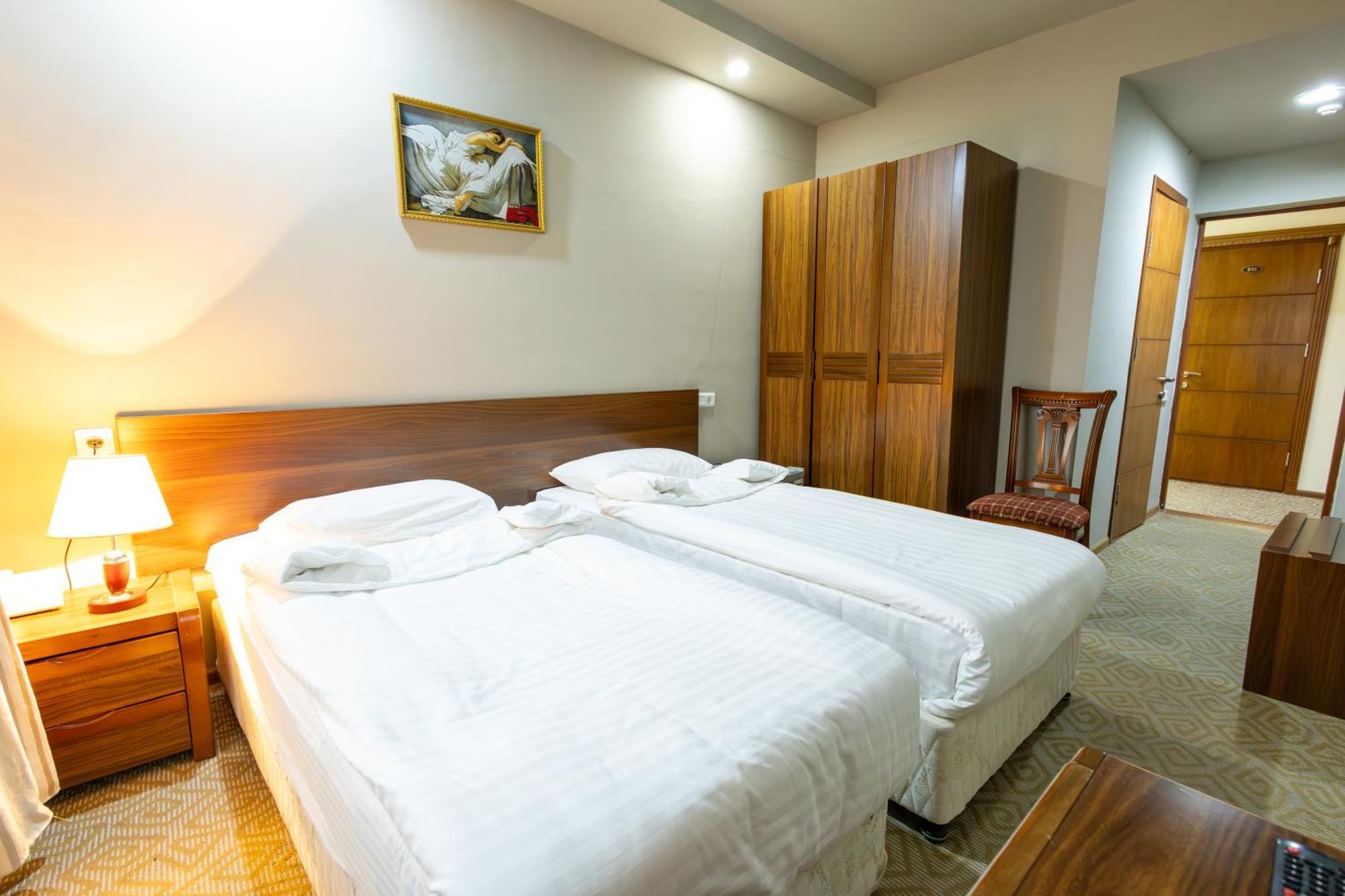 Gyumri Hotel Bagian luar foto