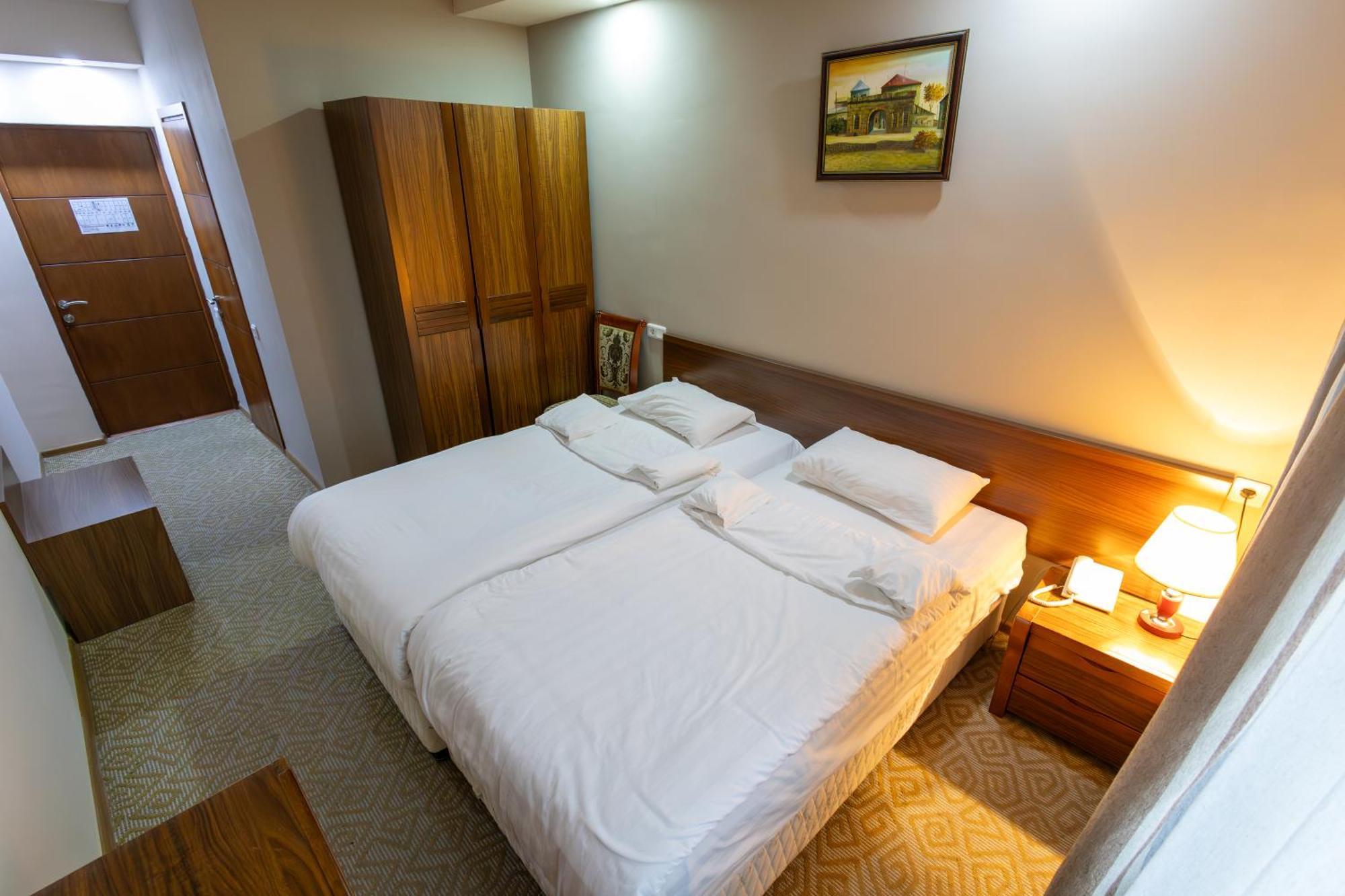 Gyumri Hotel Bagian luar foto