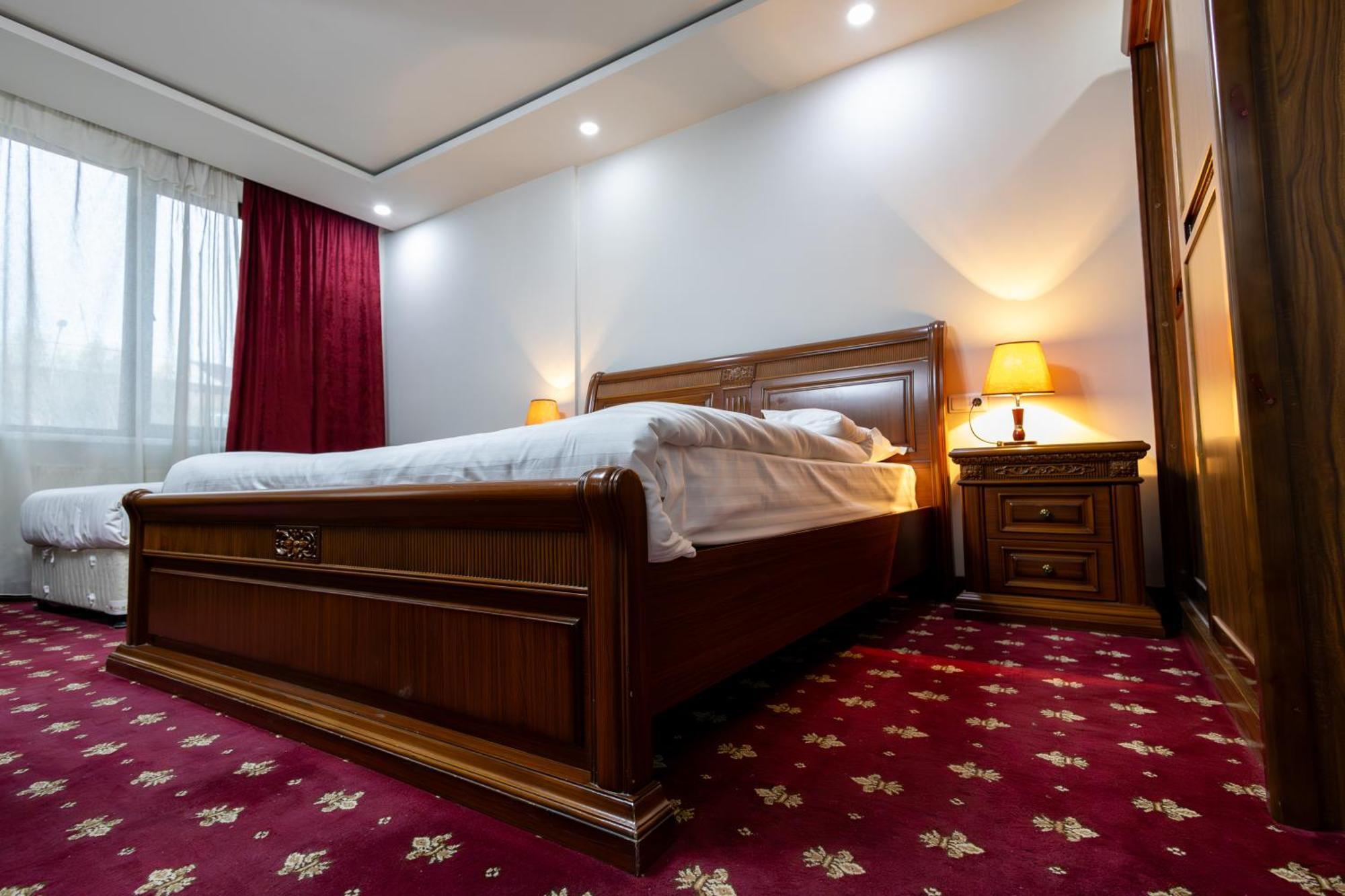 Gyumri Hotel Bagian luar foto